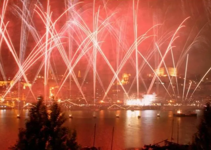 Historic At Unesco Area, In Front Of Wine Caves 포르투